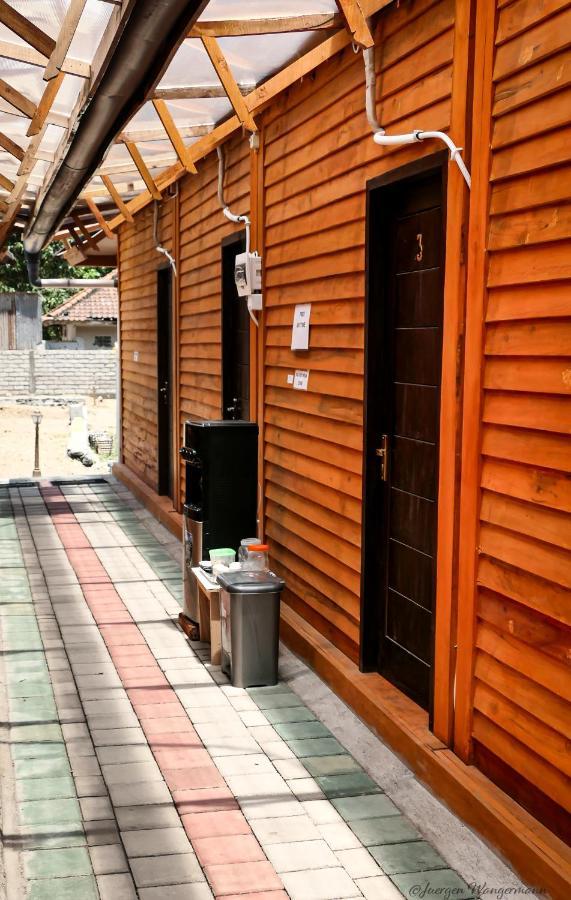 Mandalika Queen Hostel Kuta  Exterior foto